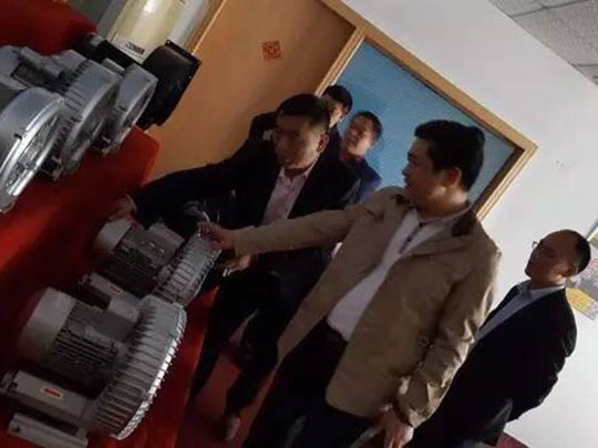 领导参观合照